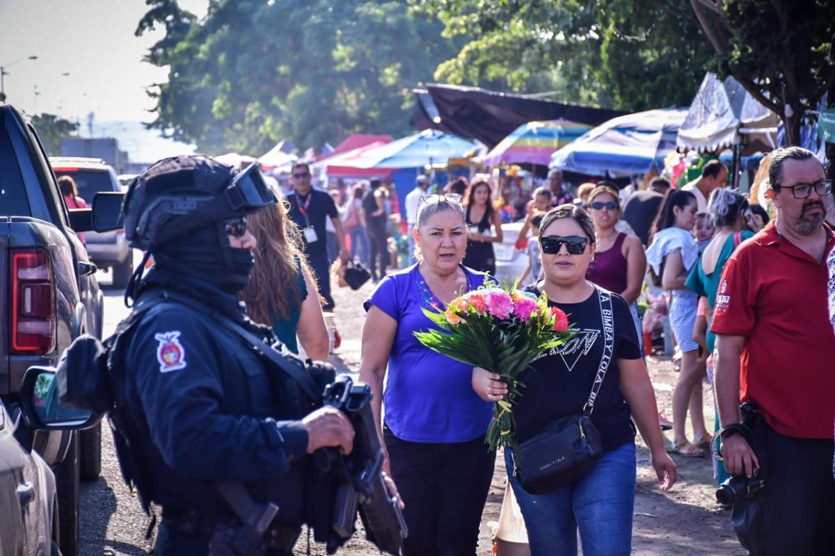 Oficialía Mayor otorga hasta 65 permisos a vendedores y prepara operativo para el Día de las Madres