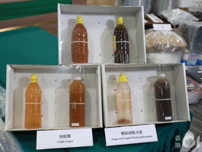 Descubren metanfetamina líquida en cargamento de salsa picante en Hong Kong