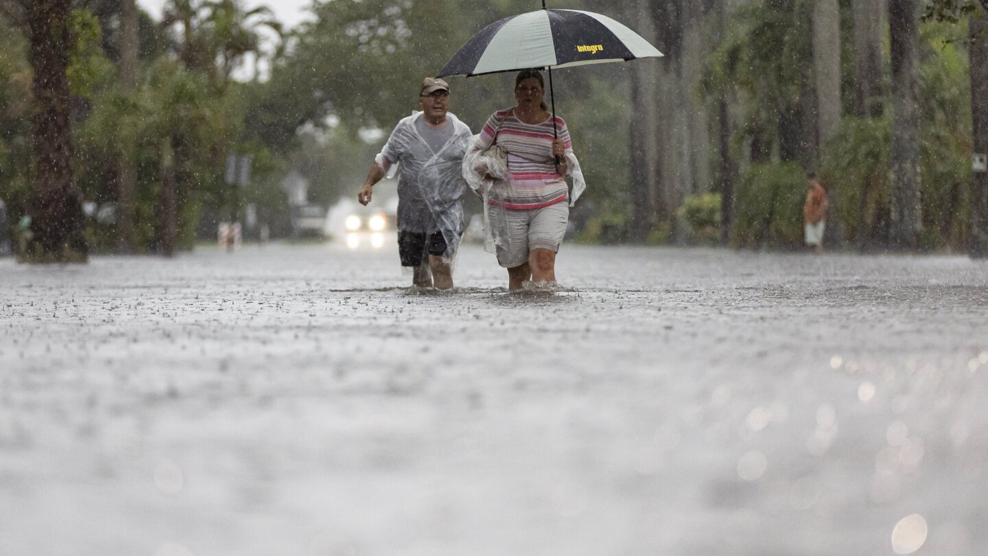 Temporada de lluvias y huracanes en México: Gobierno ya toma acciones preventivas, informa AMLO