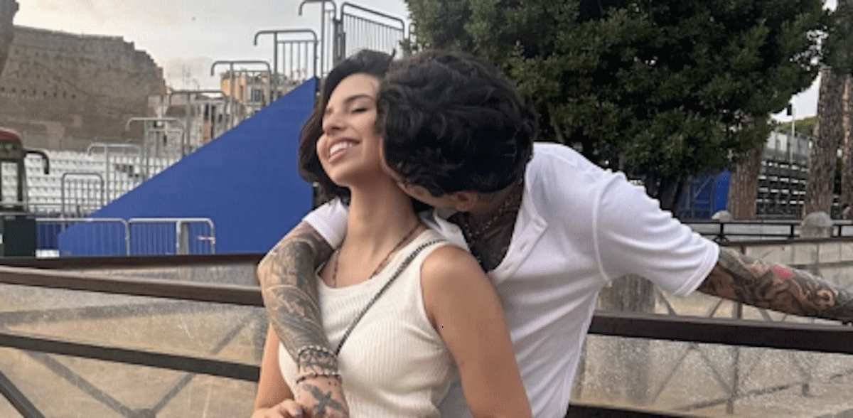 ¡Soporten! Christian Nodal y Ángela Aguilar se olvidan de la polémica y pasean en Disney París