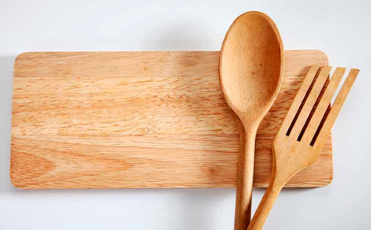 ¡Limpios y desinfectados! Así debes lavar los utensilios de cocina que sean de madera