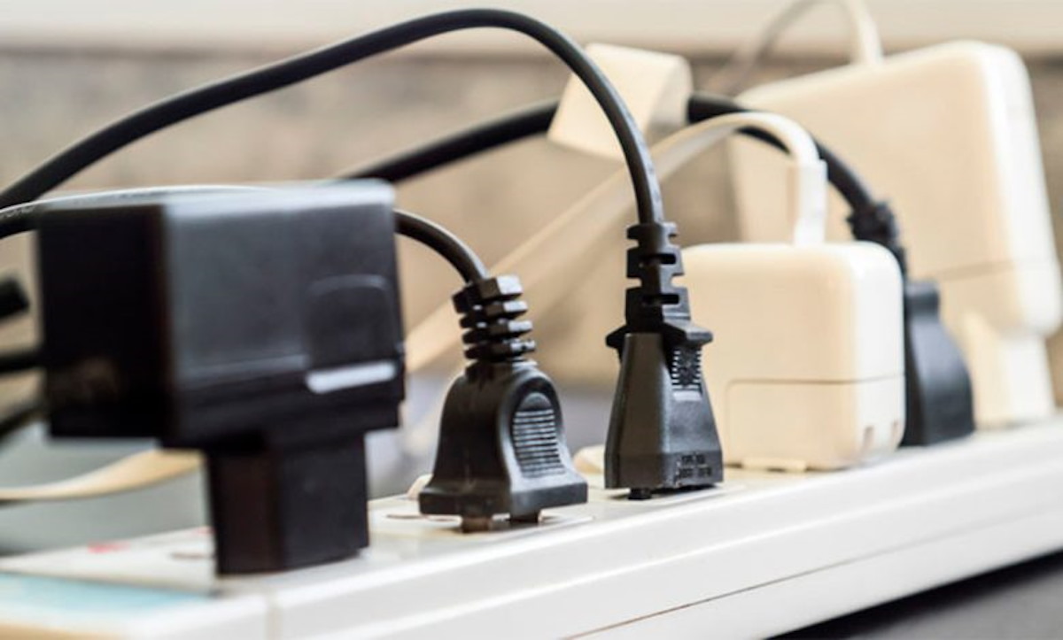 ¿Te llegó alto el recibo de CFE? Pueden ser los ‘vampiros eléctricos’, así puedes identificarlos