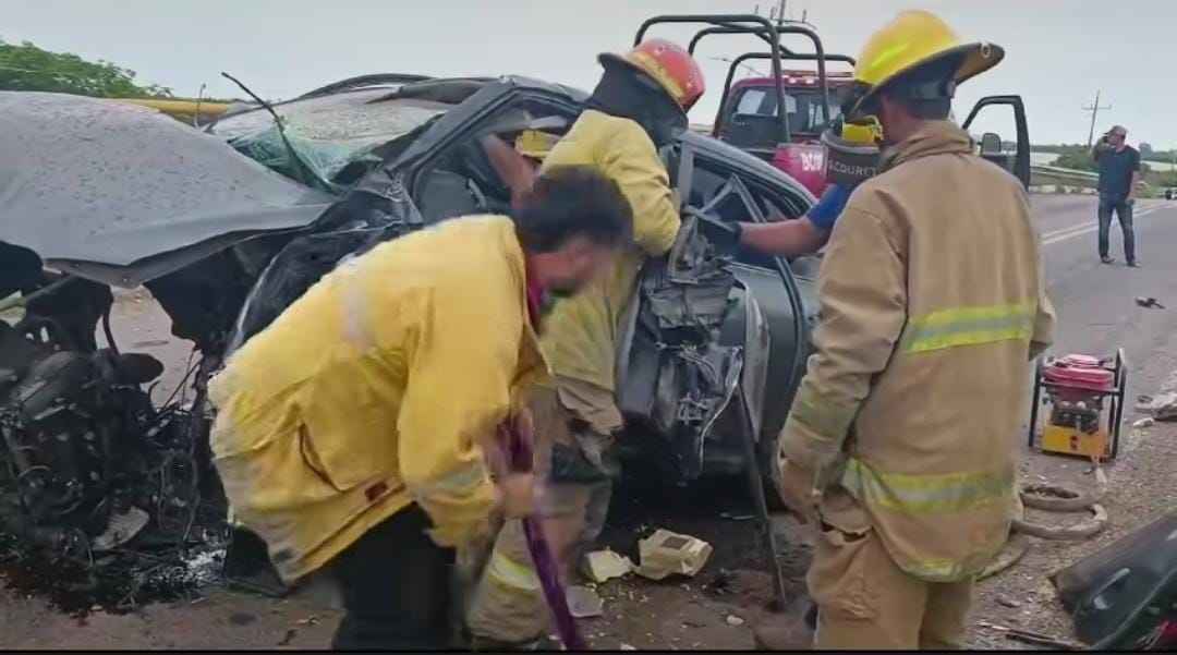 Mujer sufre aparotoso accidente y sobrevive en el camino a playa Ceuta, en Elota