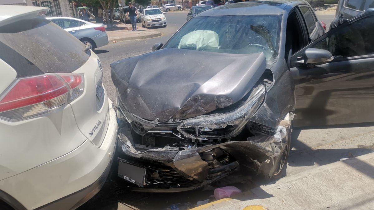 Accidente múltiple en el sector centro de Los Mochis deja dos mujeres lesionadas