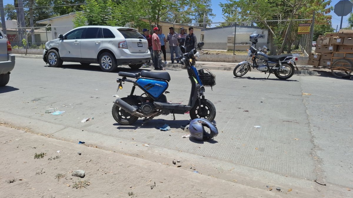 Joven ingresa de urgencia al Hospital General de Los Mochis tras sufrir accidente en moto