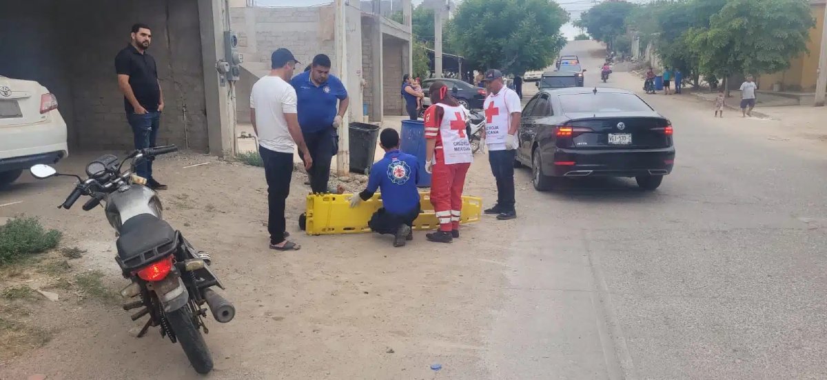Choque entre motociclista y vehículo deja un lesionado en La Cruz Elota