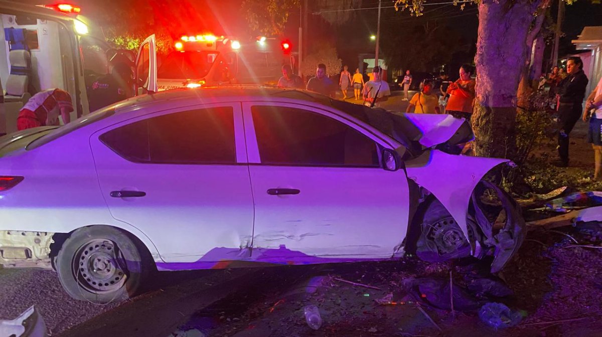 Conductor de un Nissan provoca accidente en La Romanillo, en Los Mochis