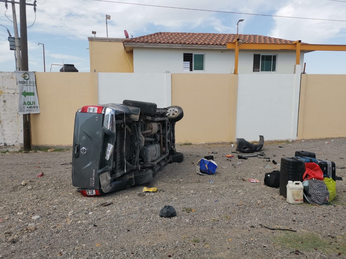 Familia que viajaba a Hermosillo sufre accidente en la México 15, en Ahome; dos integrantes fallecieron y hay tres lesionados