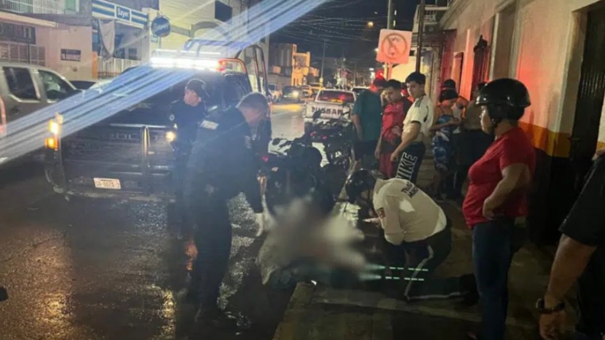 Motociclista atropella a ‘El Güero’ en el centro de Escuinapa