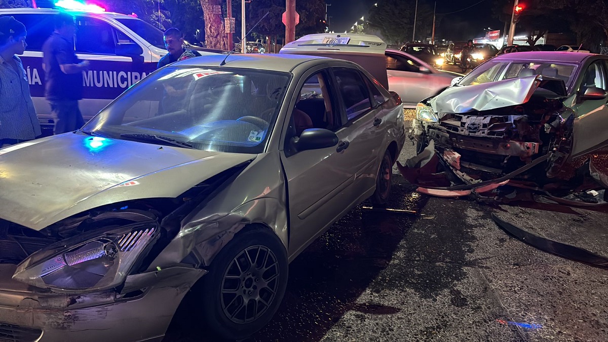 Cuatro lesionados en accidente múltiple al poniente de la ciudad de Los Mochis