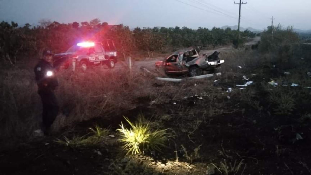 Joven pierde la vida tras sufrir volcadura en Escuinapa