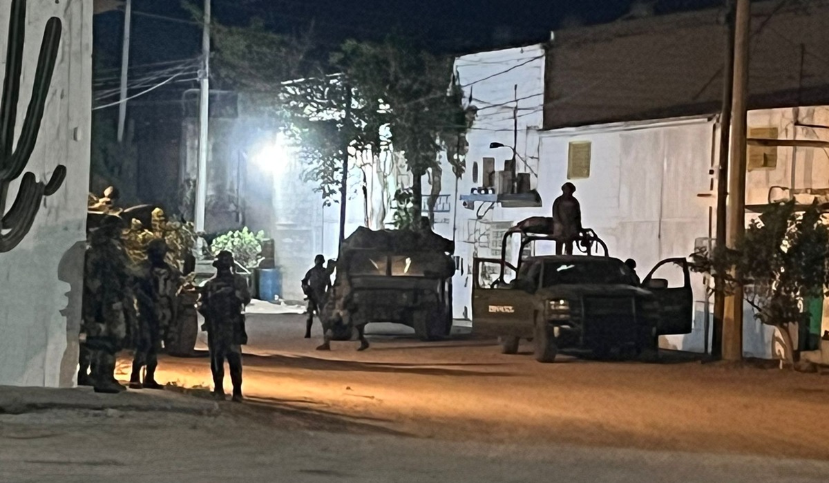 Militares y FGR aseguran una bodega en el sector Bachigualato de Culiacán