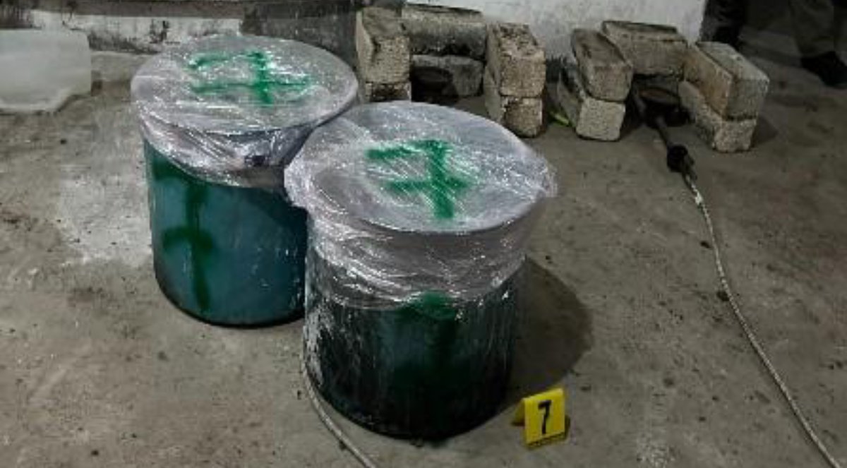 En cateo la FGR asegura metanfetamina en narcolaboratorio de Culiacán