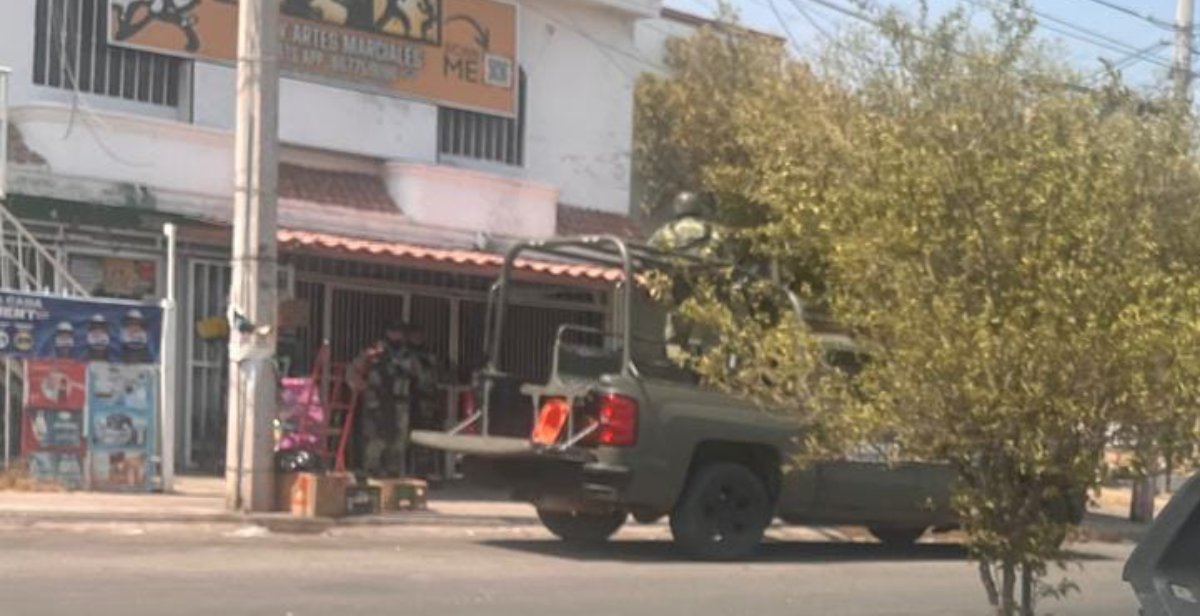 De carro a carro atacan a balazos a un hombre en Culiacán