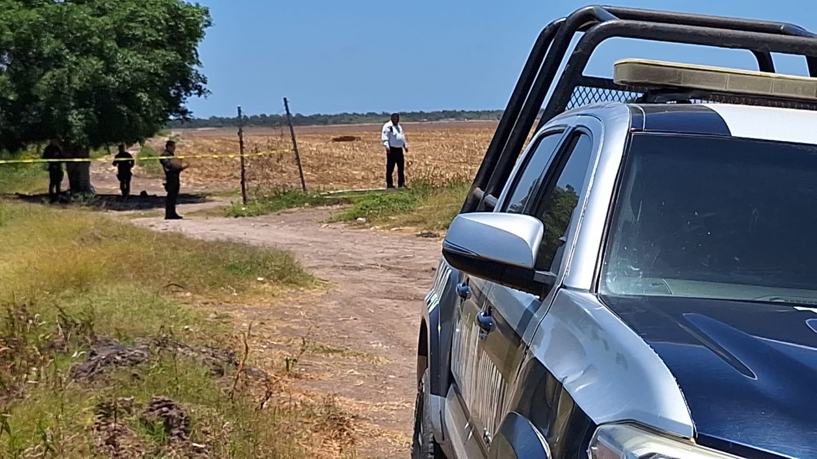 Atado de pies y manos con bandas tensoras lo encuentran asesinado en Navolato