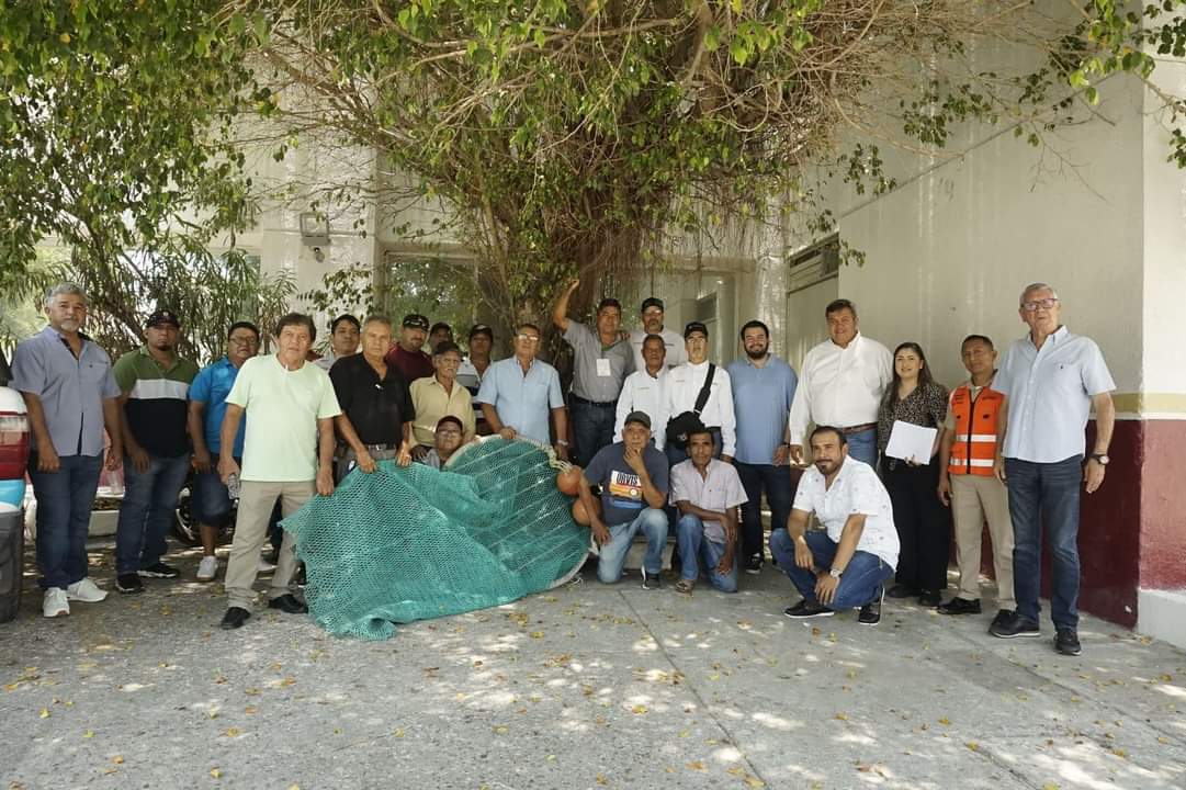 Capacitan a pescadores en Mazatlán para el uso de dispositivos excluidores de tortugas