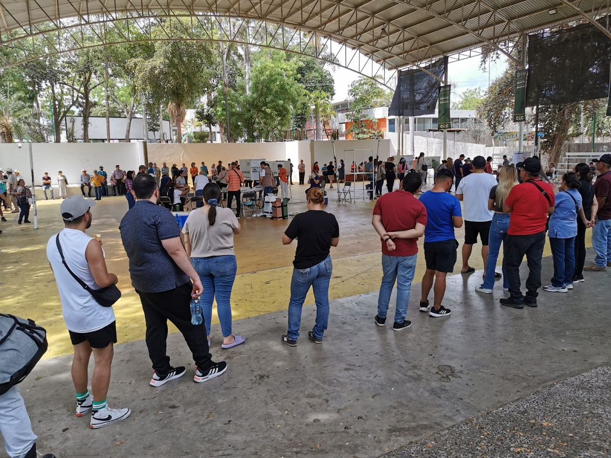 Alta participación ciudadana en las casillas especiales de Culiacán; Jóvenes ponen la muestra y salen a votar
