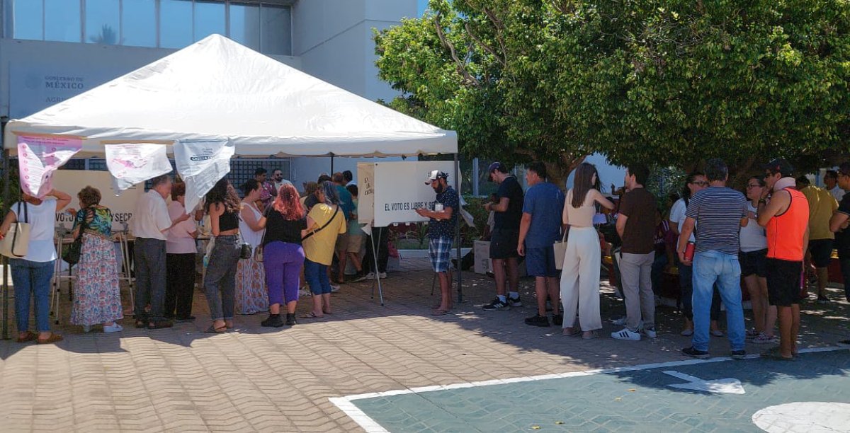 A reventar de votantes luce la casilla especial de Conapesca en Mazatlán