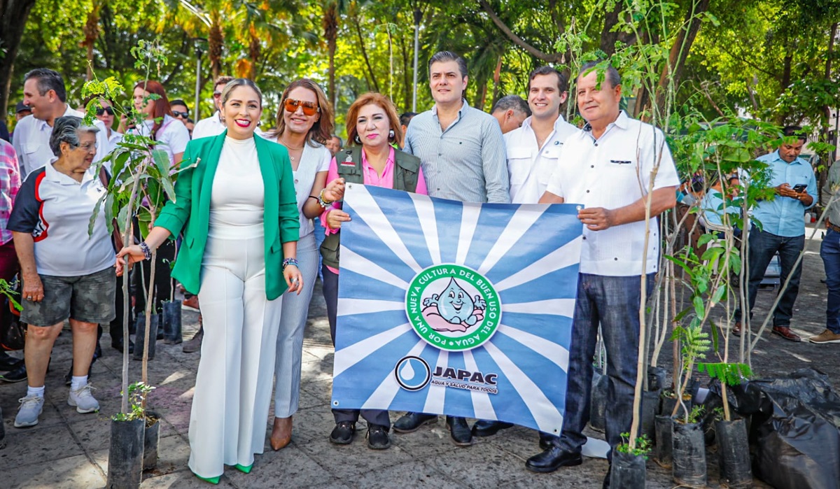 Festejan en Culiacán Día del Medio Ambiente regalando árboles