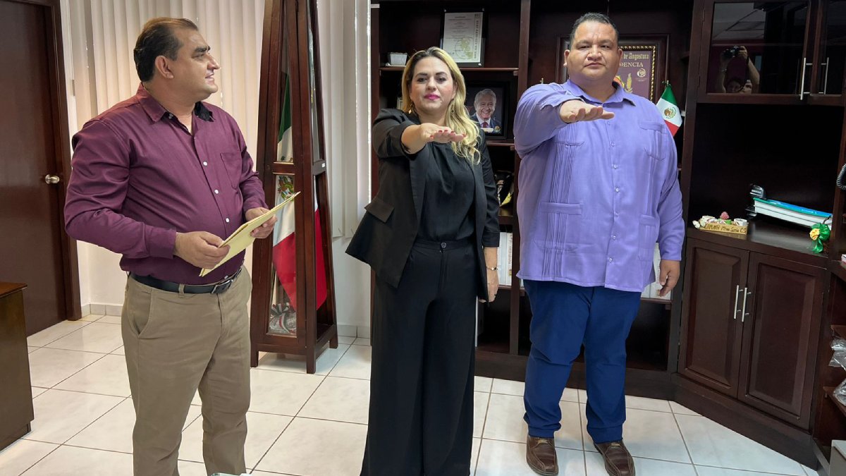 Rinden protesta Carla Obeso y Noé García como nuevos directores de Educación y Economía, en Angostura