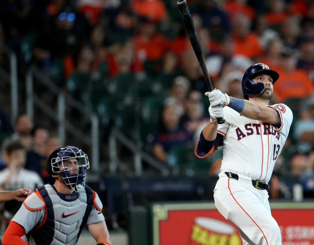 César Salazar produce en regreso a MLB con los Astros de Houston