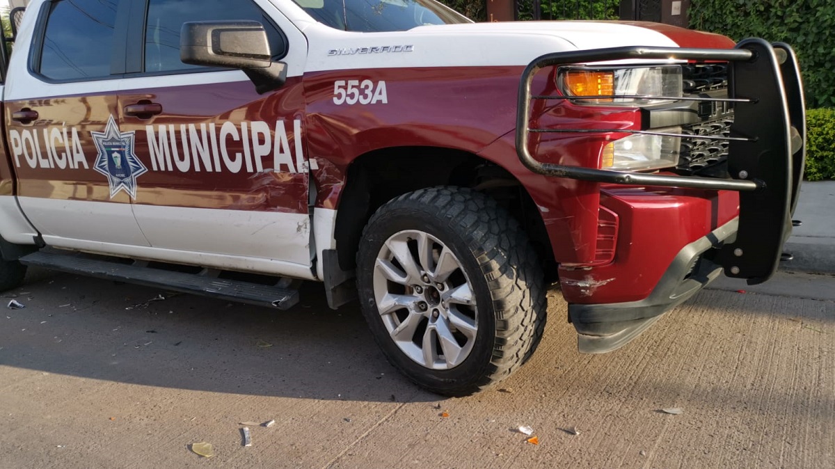 Accidente entre una patrulla de Ahome y un vehículo particular deja dos mujeres lesionadas