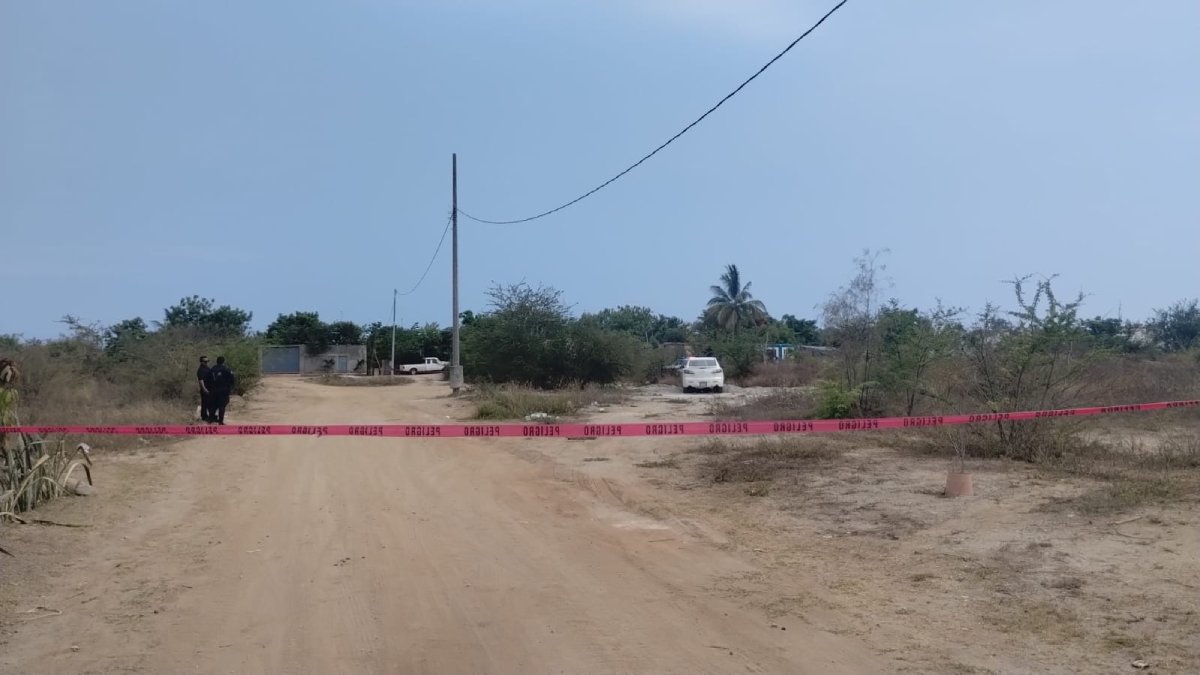 Localizan el cuerpo de un sujeto dentro de un auto abandonado en Mazatlán