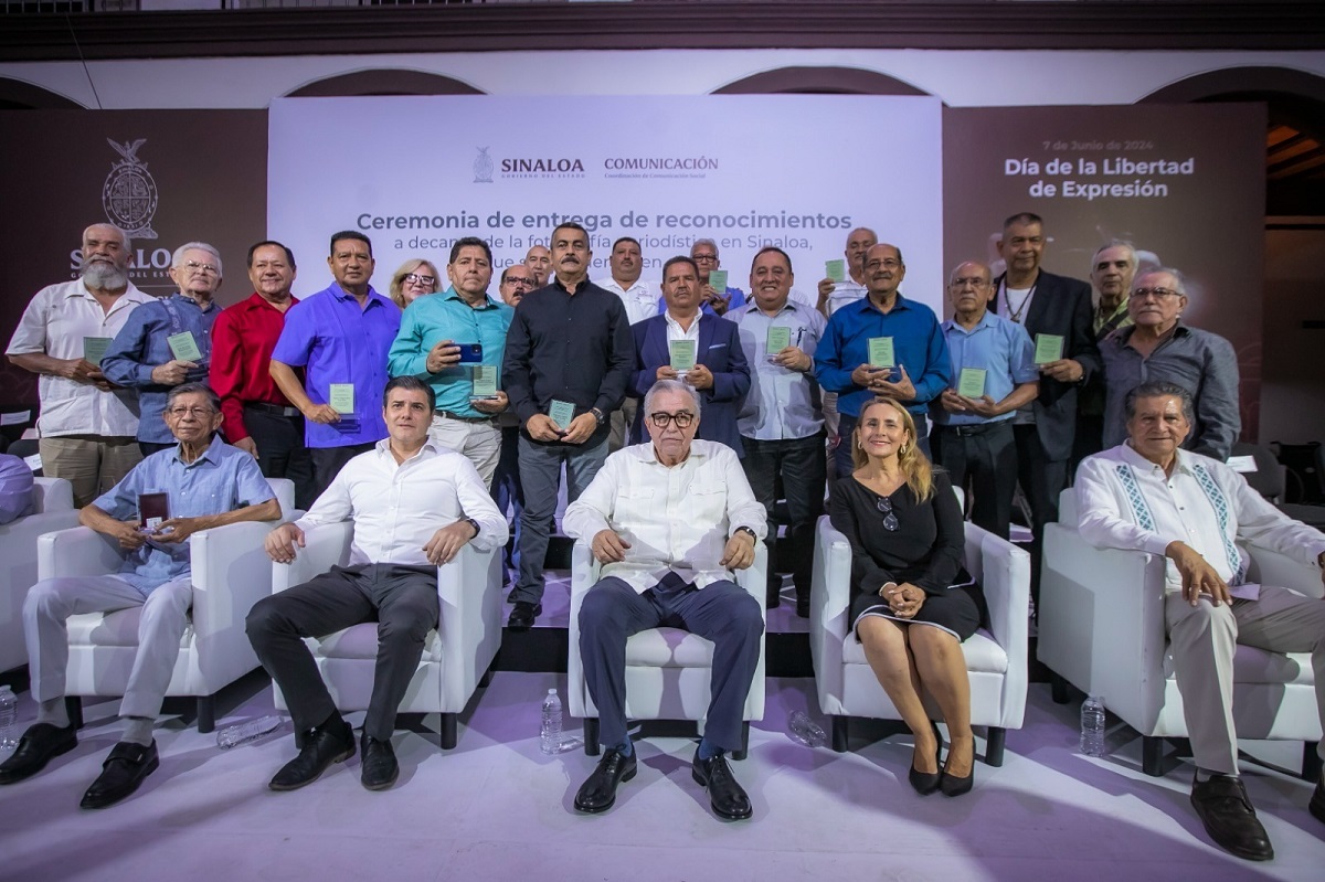 Rocha Moya reconoce a fotoperiodistas en el marco del Día de la Libertad de Expresión