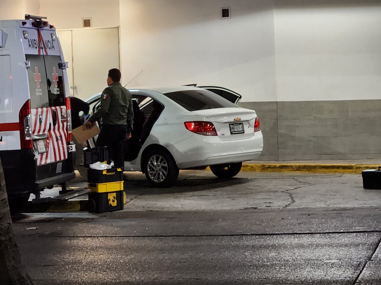 Con un balazo en la cabeza ingresa un hombre a la Cruz Roja en Culiacán