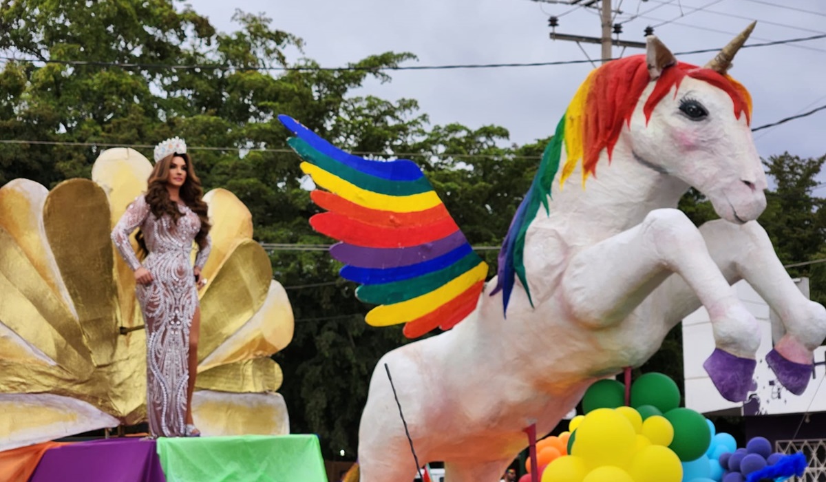 ¡Color y diversidad! Así se vive en Guasave la Marcha del Orgullo 2024