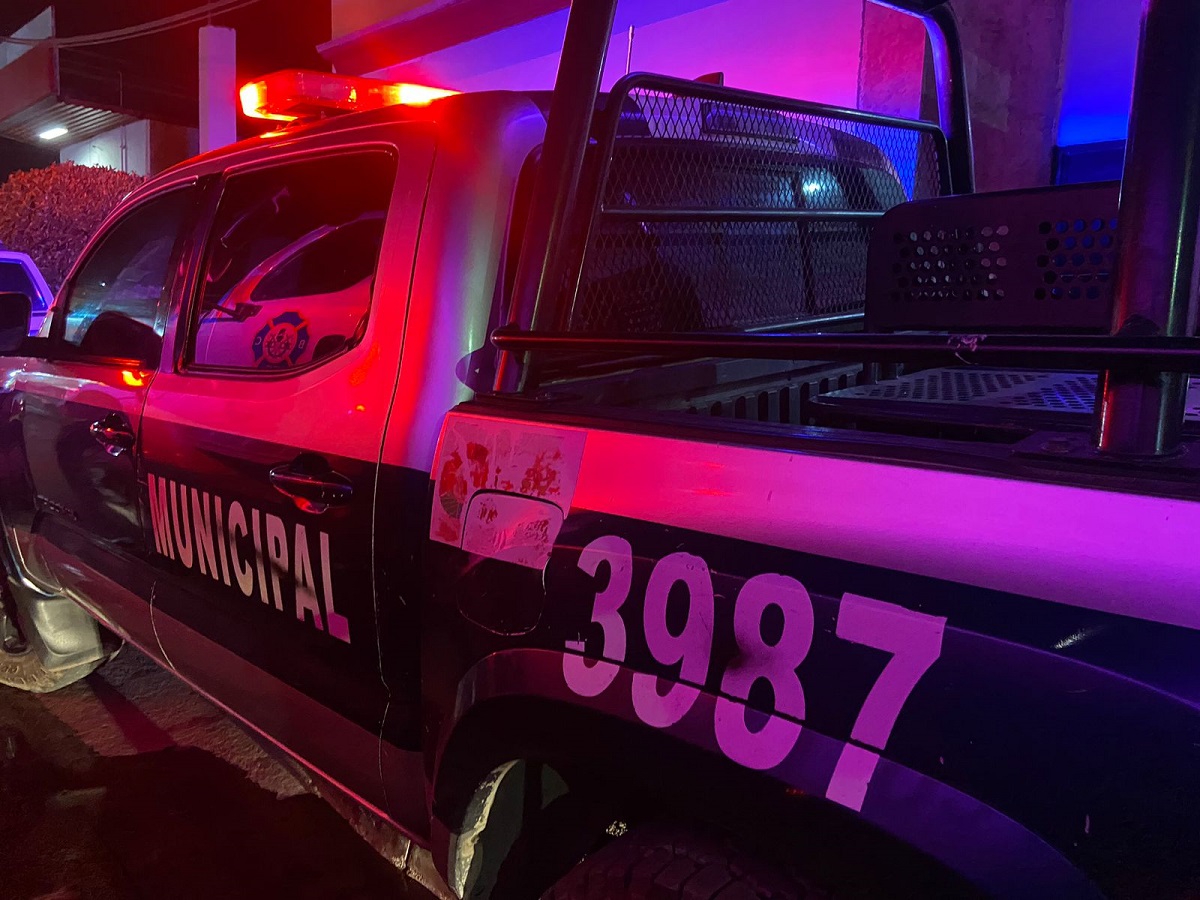 A punta de balazos, le despojan a hombre su auto en Hacienda de La Mora, en Culiacán