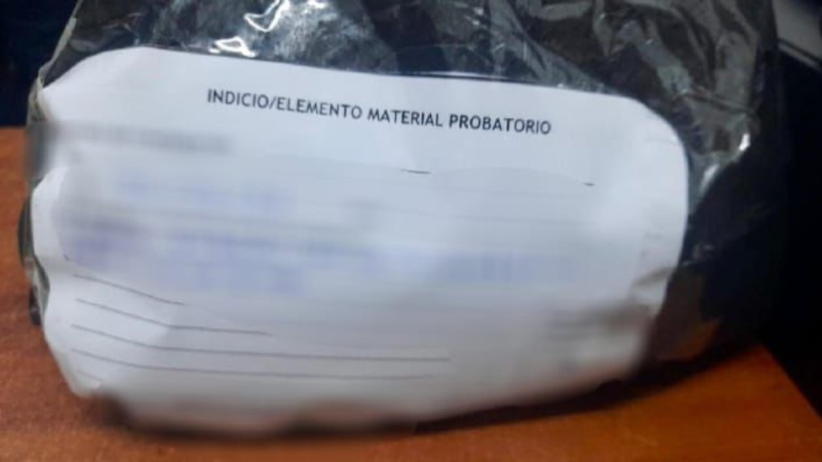 ¡Vio a los policías y corrió! Detienen a sujeto que traía bolsas con mariguana en El Tamarindo