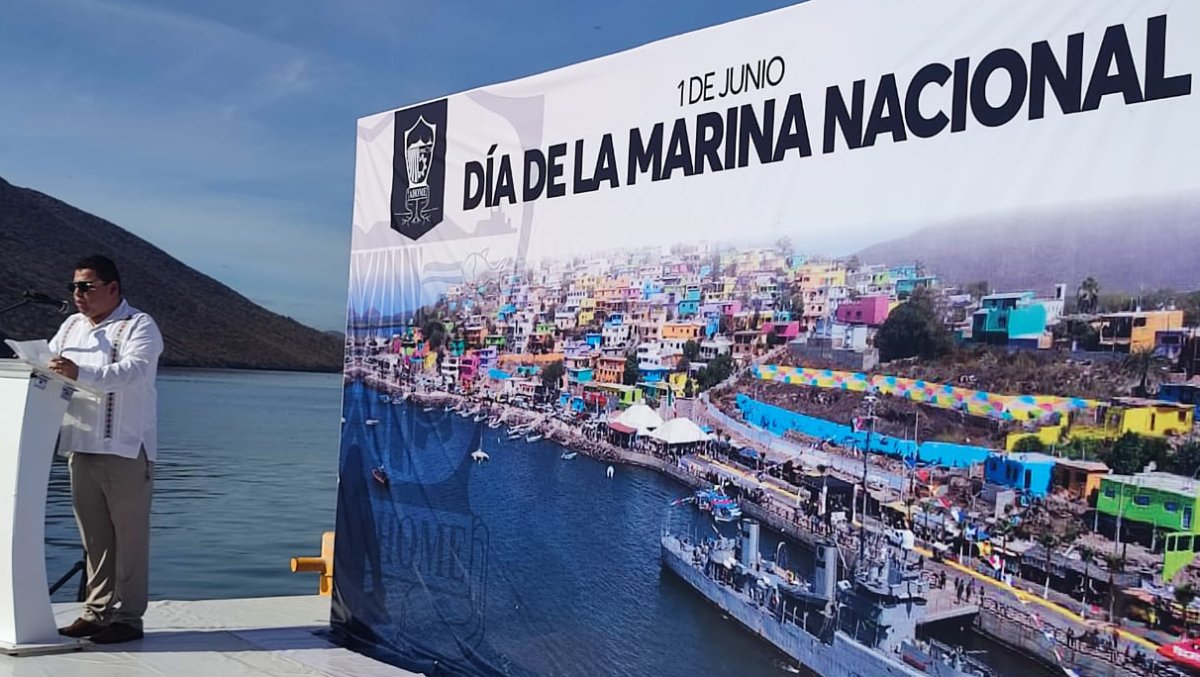Rinden homenaje en su día a Marinos en el puerto de Topolobampo; lanzan ofrenda floral