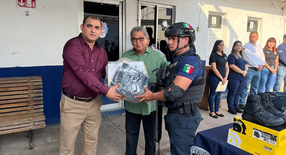 Dotan de uniformes a elementos de Seguridad Ciudadana y Movilidad Sustentable de Angostura
