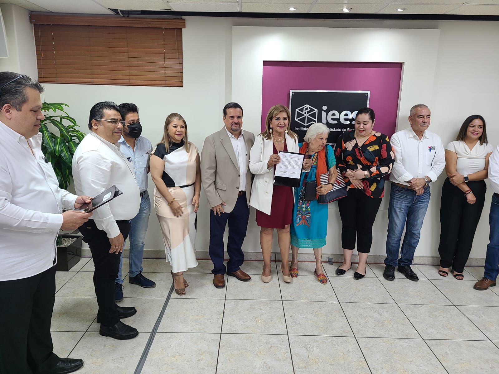 Fue una fiesta familiar; IEES entrega constancias a diputados plurinominales