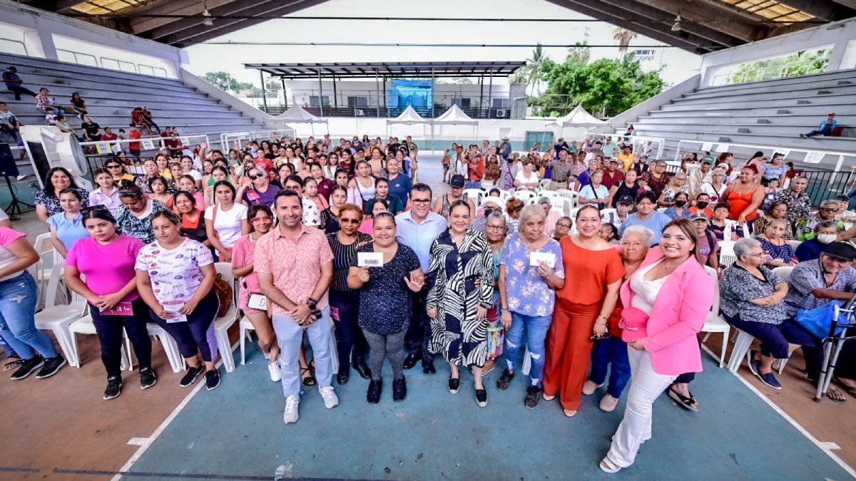 Benefician en Mazatlán a 450 personas, entre madres solteras y adultos mayores con apoyos económicos