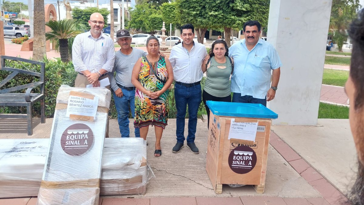 Entregan en Salvador Alvarado 120 equipamientos para hombres y mujeres