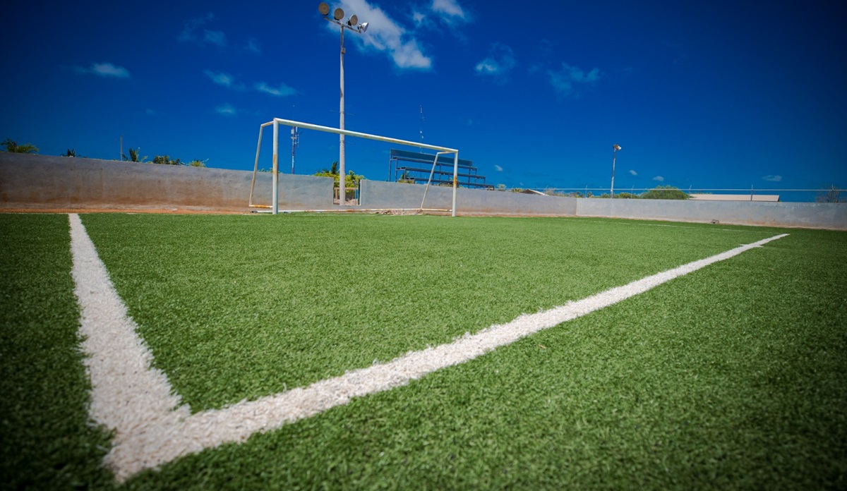 Entregan rehabilitación de estadio de futbol en El Tortugo, Guasave