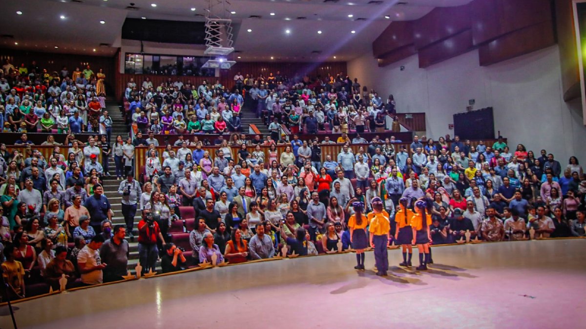 Al estilo de Hollywood, alumnos de la UAS se gradúan del Jardín Niños