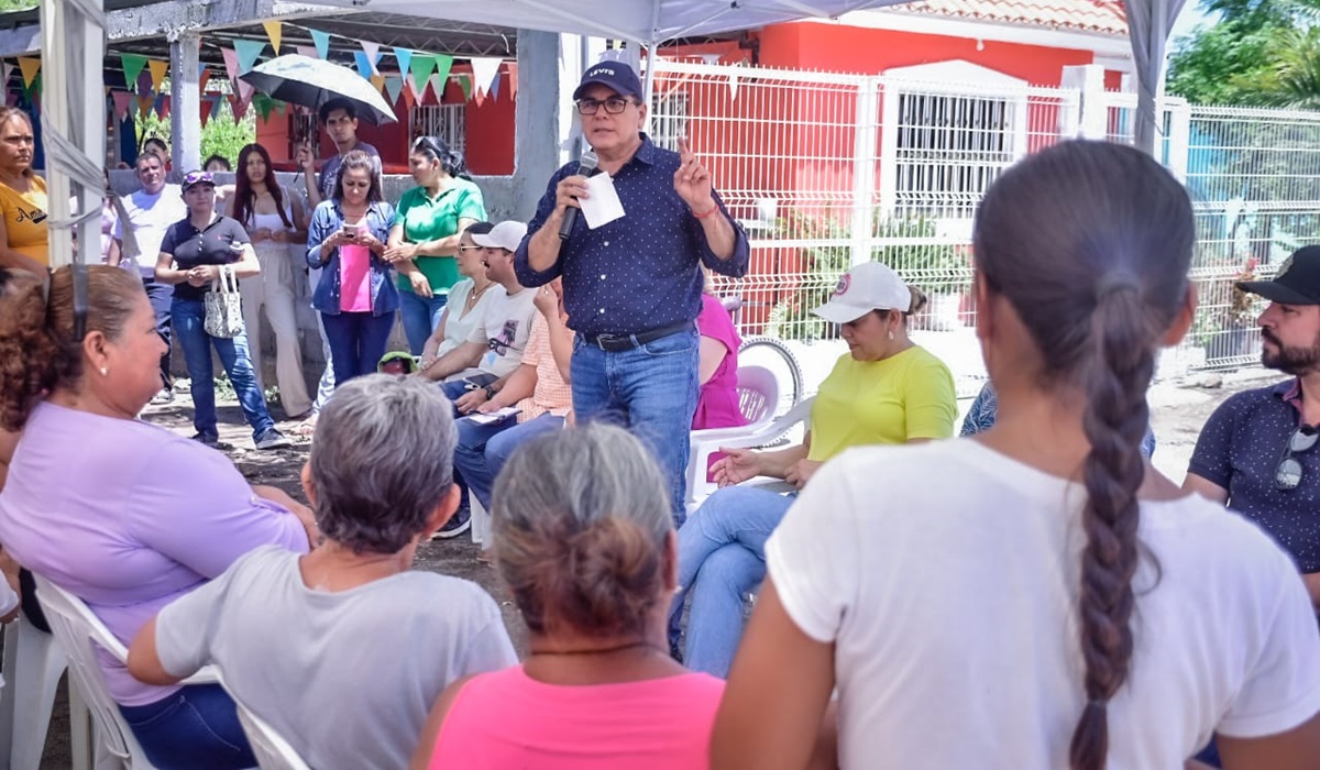 Le piden desazolvar arroyo y alcalde ordena su limpieza de inmediato en El Zapote de Mazatlán