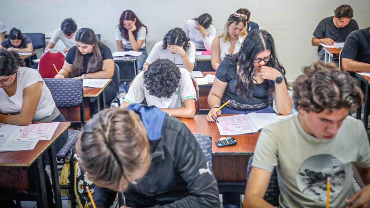 Más de 50 mil jóvenes presentan examen para ingresar a bachillerato y licenciatura en la UAS