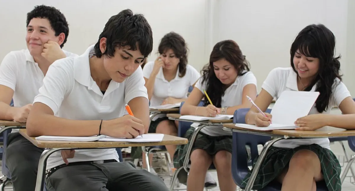 ¿Tus hijos van a la prepa? Presta atención a esta información del IMSS