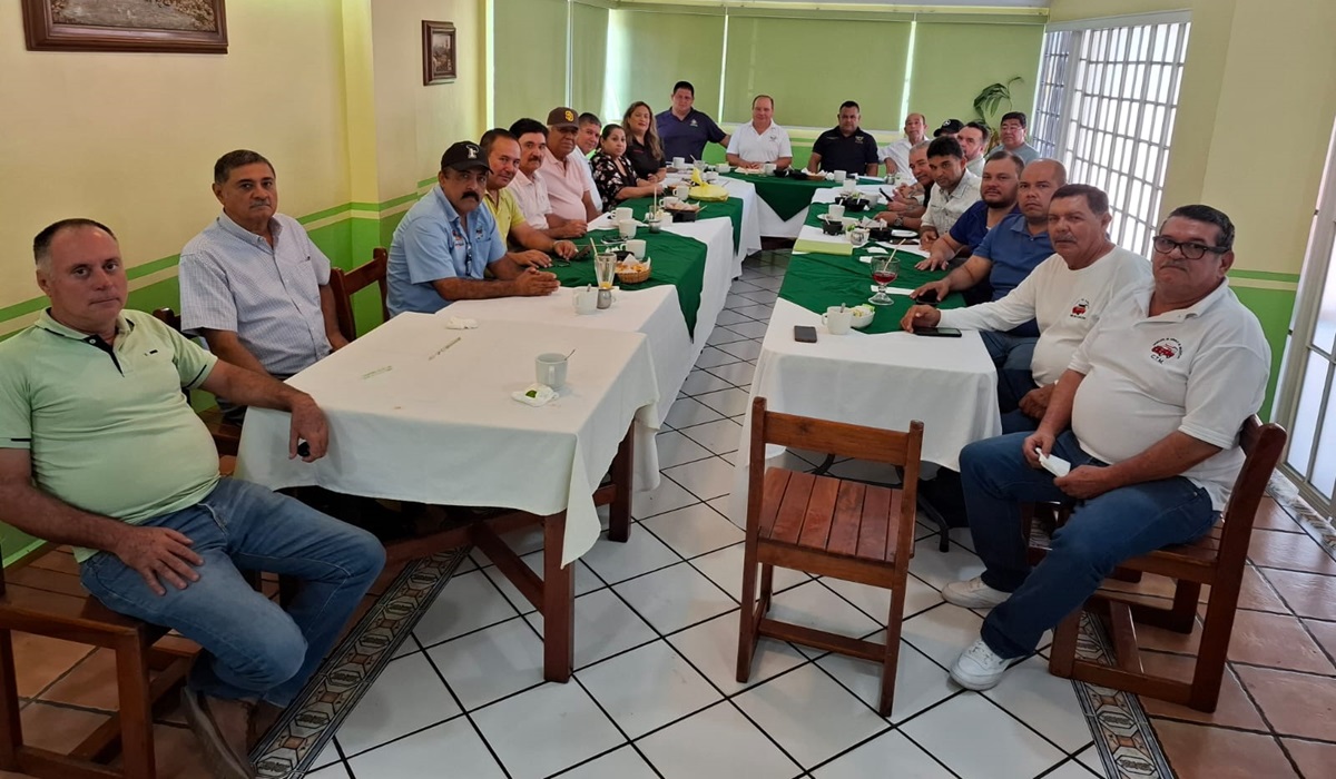 Transportistas en Mazatlán piden audiencia con Rocha Moya para el aumento a la tarifa