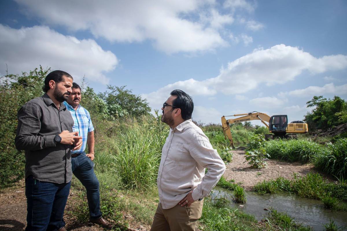 Gámez Mendívil supervisa trabajos de limpieza en drenes, arroyos y canales
