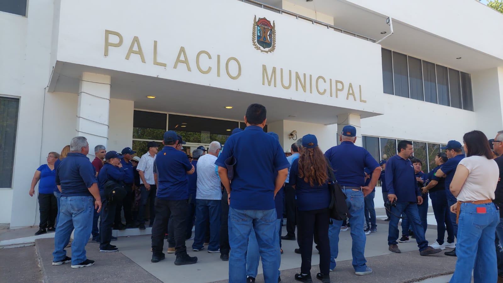 Guerreros Unidos toma las instalaciones del ayuntamiento de Angostura