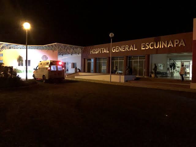 Joven termina en el hospital tras accidentarse en motocicleta en Escuinapa