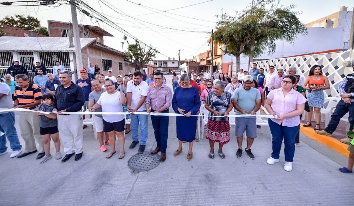 Les llega la pavimentación a vecinos de calles Frontera y Acontecer, en la Francisco Villa de Mazatlán