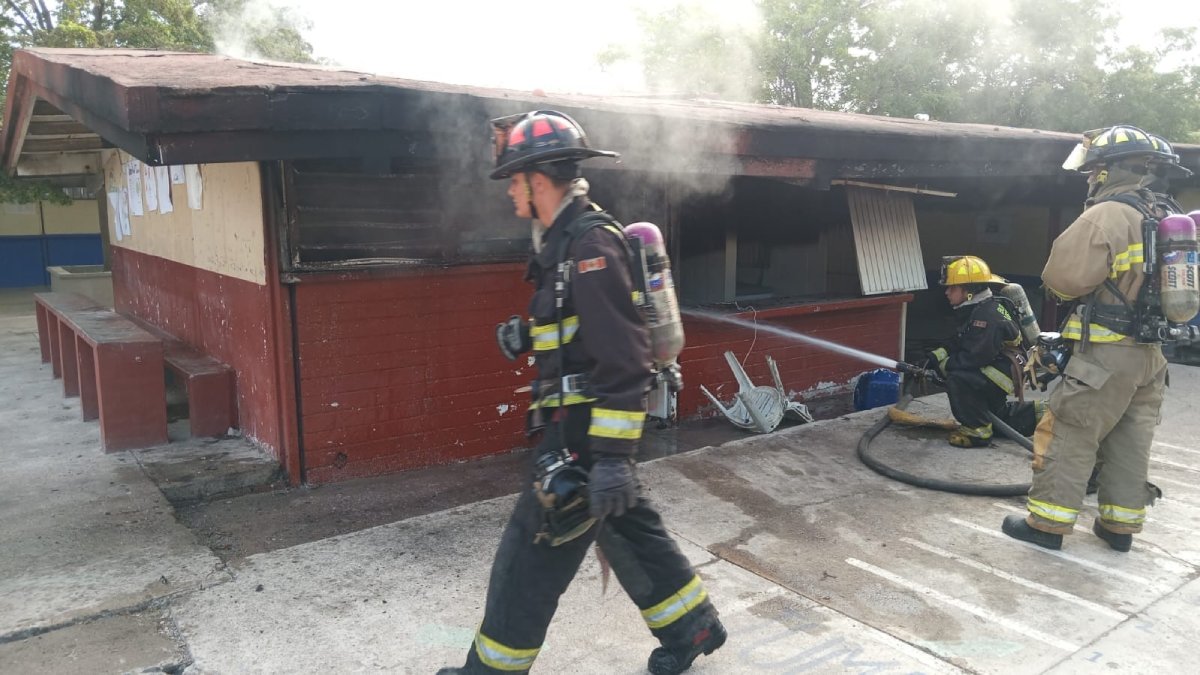 Se registra fuerte incendio al interior de una primaria en Mazatlán