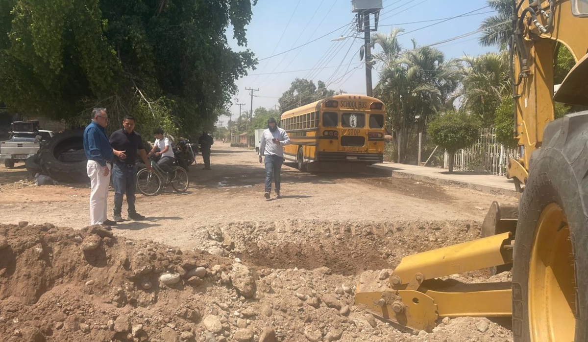 ¡Adiós a las aguas negras! Una buena para vecinos de La Trinidad, Guasave, inicia rehabilitación del drenaje