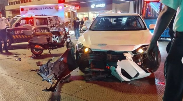 Joven motociclista resulta lesionada al ser embestida por vehículo en Mazatlán